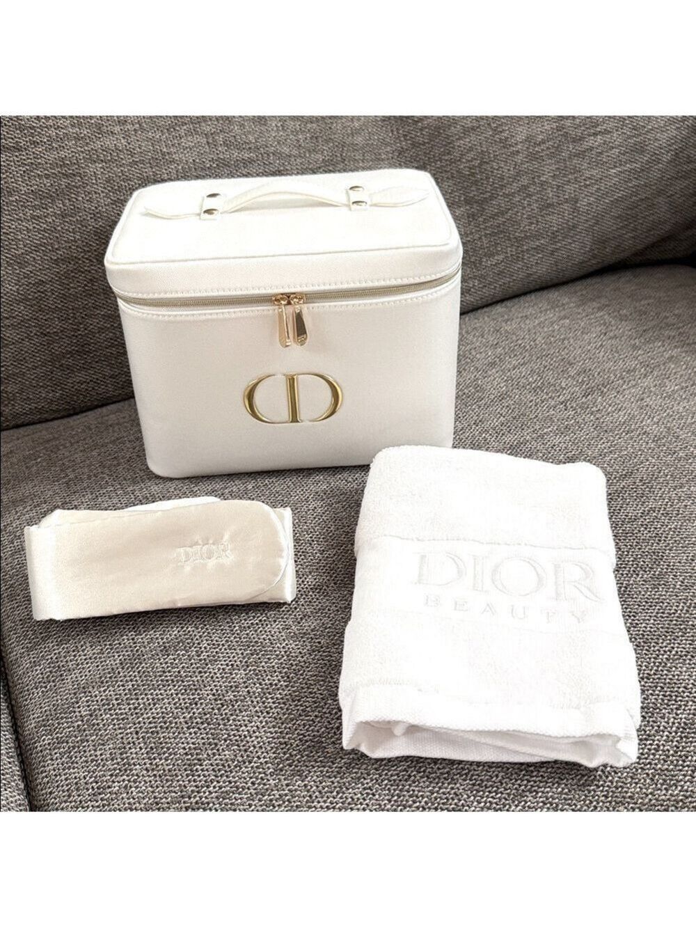 DIOR Prestige Lifestyle Set White Vanity Pouch Cotton Face Towel